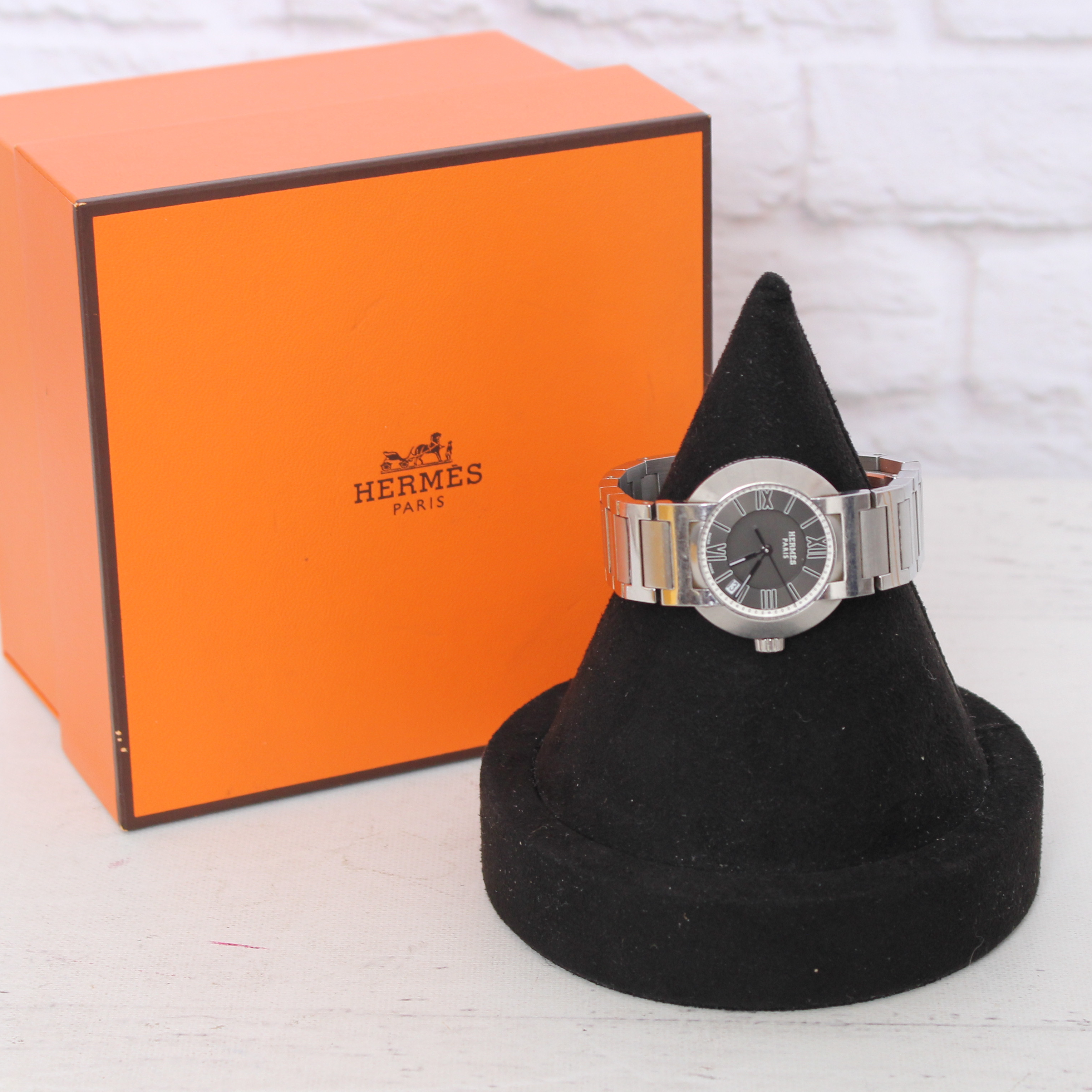 Hermes Nomade Round Black Dial