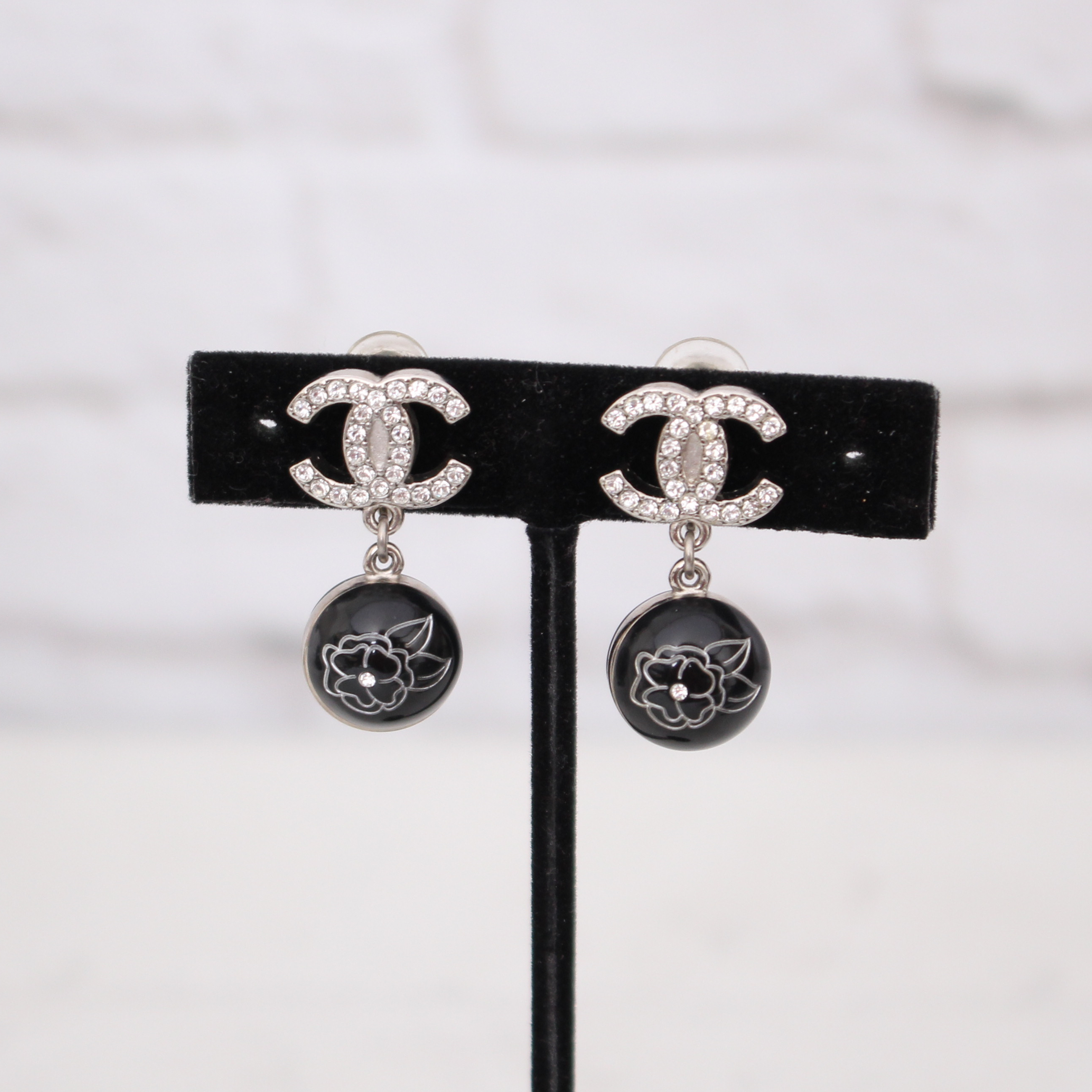 Chanel CC Camellia Drop