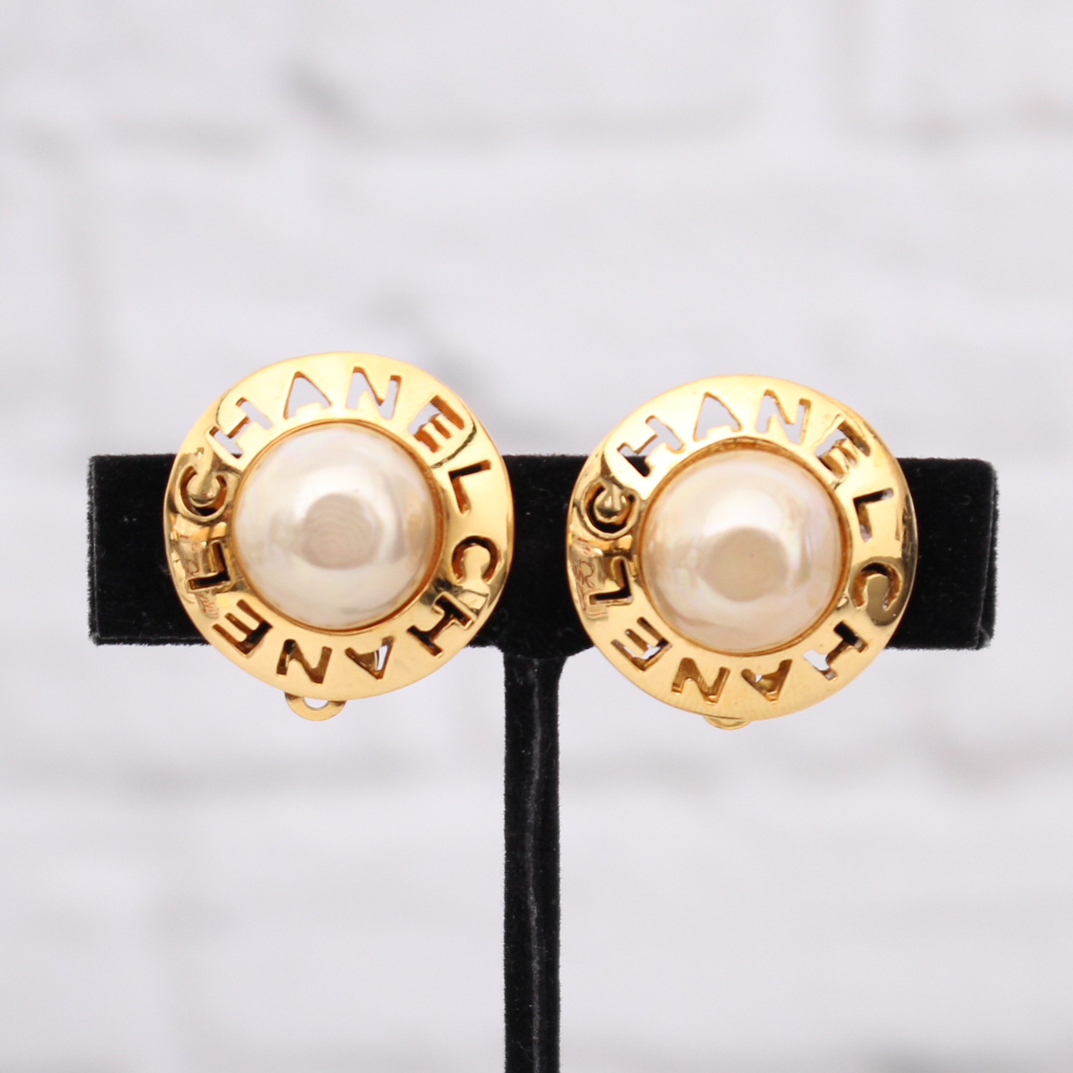 Chanel Logo Round