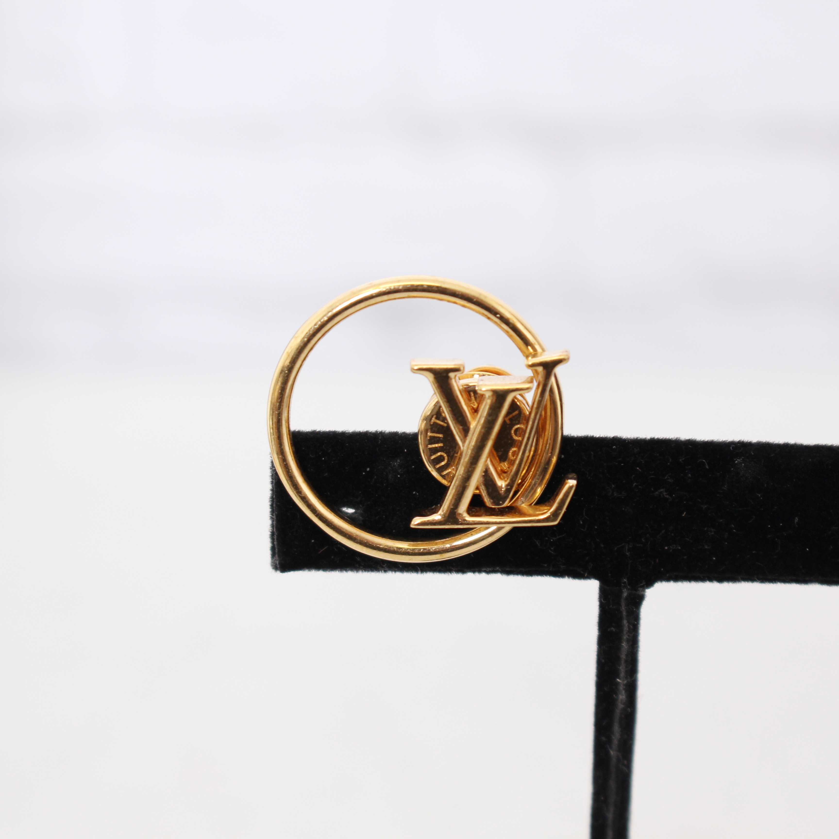 Louis Vuitton Eclipse Pin