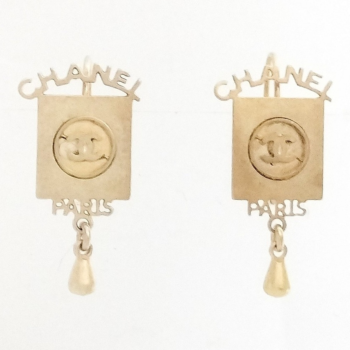 Chanel Plaque