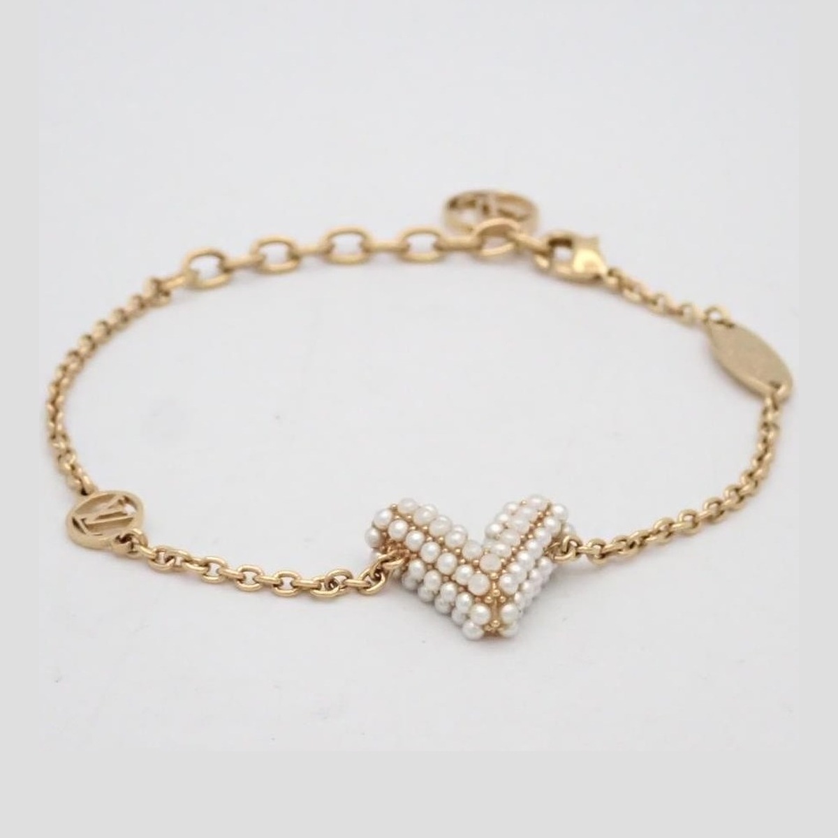 Louis Vuitton Essential V Pearl