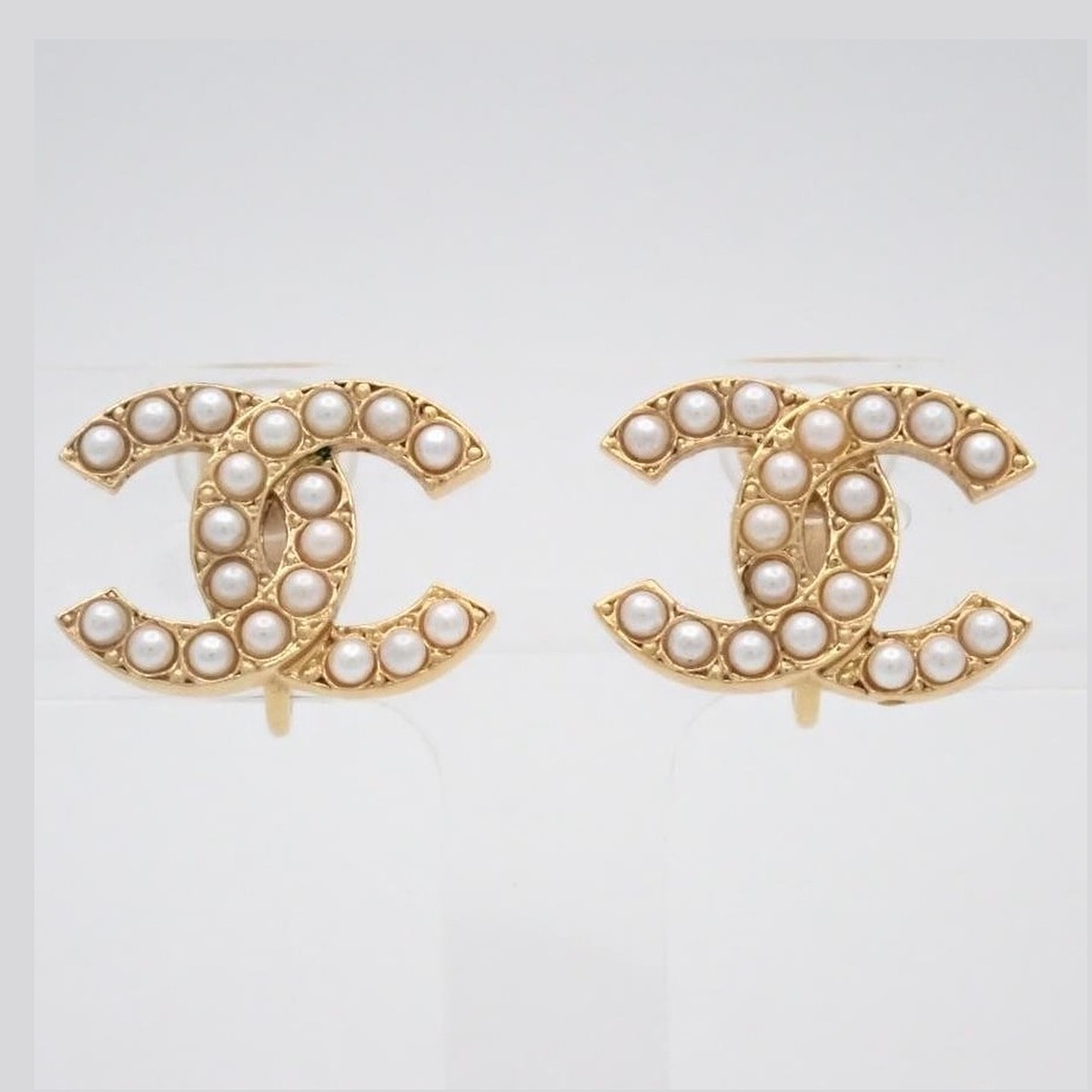 Chanel CC Pearl