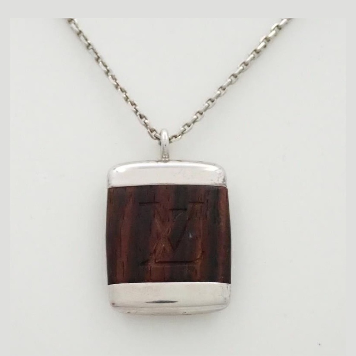 Louis Vuitton Pendant Bois Chain