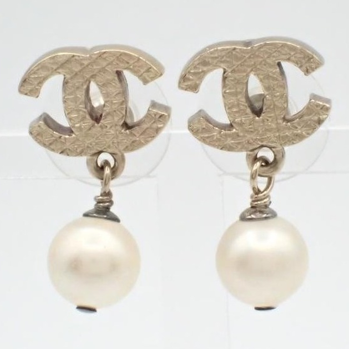 Chanel CC Quilted Pearl